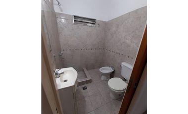 HERMOSO CHALET. LOTE PROPIO EN ALQUILER. VILLA UDAONDO