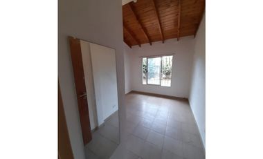 HERMOSO CHALET. LOTE PROPIO EN ALQUILER. VILLA UDAONDO