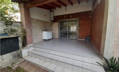 HERMOSO CHALET. LOTE PROPIO EN ALQUILER. VILLA UDAONDO