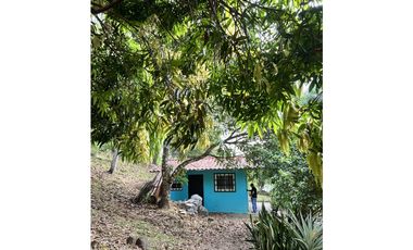 Venta de terreno con casa frente al Río Pacora, Vía hacia San Miguel