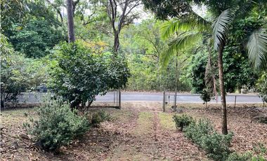 Venta de terreno con casa frente al Río Pacora, Vía hacia San Miguel