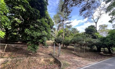 Venta de terreno con casa frente al Río Pacora, Vía hacia San Miguel