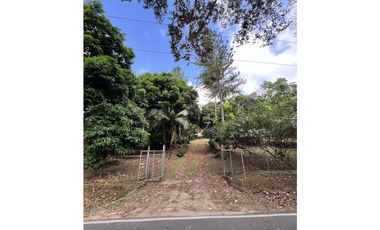 Venta de terreno con casa frente al Río Pacora, Vía hacia San Miguel