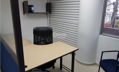 SE VENDE OFICINA ALTOS DEL CHASE PH MILANO CON DIVISIONES Y AMOBLADA
