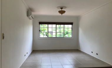 SE VENDE CASA EN COSTA DEL ESTE 2 NIVELES CON 3 HABITACION Y PISCINA