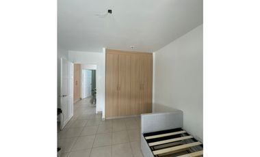 SE VENDE CASA EN BRISAS DEL GOLF PH AVENTURA DE 4 HABITACIONES Y PATIO