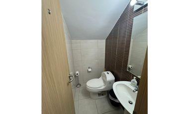 SE VENDE CASA EN BRISAS DEL GOLF PH AVENTURA DE 4 HABITACIONES Y PATIO