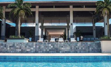 SE VENDE CASA EN BRISAS DEL GOLF PH AVENTURA DE 4 HABITACIONES Y PATIO