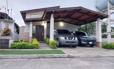 SE VENDE CASA EN ARRAIJAN RES. VISTA VERDE 3 HABITACIONES EN ESQUINA