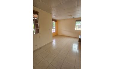 ALQUILER – CASA EN VILLA LUCRE