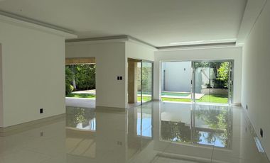 Impecable residencia Moderna