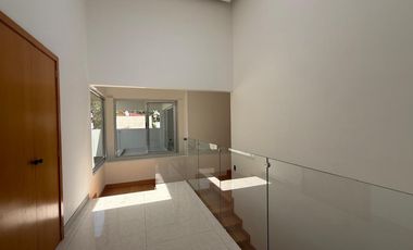 Impecable residencia Moderna