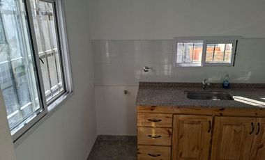 Casa PH en alquiler en Ezpeleta Este