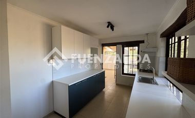 Casa en Arriendo en Cam. La Alameda