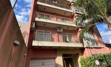 VENTA DE DEPARTAMENTO 2 AMBIENTES CON COCHERA - APTO ACRÉDITO-MONTEGRANDE CENTRO