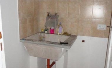 ALQUILER DE DEPARTAMENTO 3 AMBIENTES CON COCHERA DESCUBIERTA - MONTEGRANDE - SOLO 2 PERSONAS