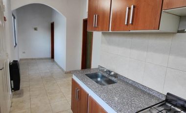 ALQUILER DE DEPARTAMENTO 3 AMBIENTES CON COCHERA DESCUBIERTA - MONTEGRANDE - SOLO 2 PERSONAS