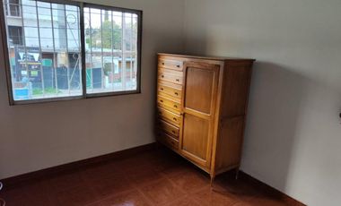 ALQUILER DE DEPARTAMENTO 3 AMBIENTES CON COCHERA DESCUBIERTA - MONTEGRANDE - SOLO 2 PERSONAS