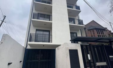 VENTA DE MUY AMPLIO DEPARTAMENTO 2 AMBIENTES CON COCHERA - MONTE GRANDE