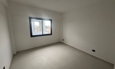 VENTA DE MUY AMPLIO DEPARTAMENTO 2 AMBIENTES CON COCHERA - MONTE GRANDE