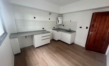 VENTA DE MUY AMPLIO DEPARTAMENTO 2 AMBIENTES CON COCHERA - MONTE GRANDE