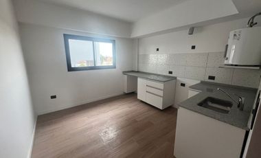 VENTA DE MUY AMPLIO DEPARTAMENTO 2 AMBIENTES CON COCHERA - MONTE GRANDE