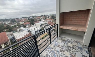 VENTA DE MUY AMPLIO DEPARTAMENTO 2 AMBIENTES CON COCHERA - MONTE GRANDE