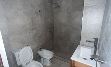 VENTA DE MUY AMPLIO DEPARTAMENTO 2 AMBIENTES CON COCHERA - MONTE GRANDE