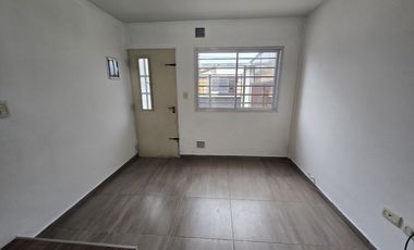 VENTA DE DUPLEX 3 AMBIENTES A LA CALLE CON COCHERA - TOTALMENTEINDEPENDIENTE - SIN EXPENSAS - LUIS GUILLÓN