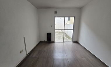 VENTA DE DUPLEX 3 AMBIENTES A LA CALLE CON COCHERA - TOTALMENTEINDEPENDIENTE - SIN EXPENSAS - LUIS GUILLÓN