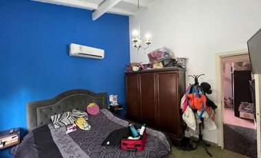 VENTA DE CHALET COLONIAL 3 AMBIENTES AL FRENTE SOBRE LOTE DE 260 M²