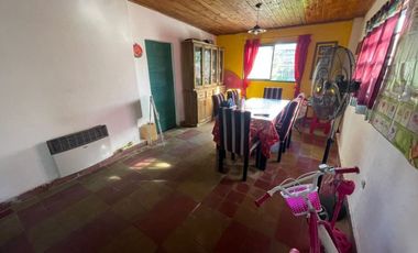 VENTA DE CHALET COLONIAL 3 AMBIENTES AL FRENTE SOBRE LOTE DE 260 M²