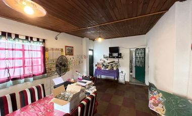 VENTA DE CHALET COLONIAL 3 AMBIENTES AL FRENTE SOBRE LOTE DE 260 M²