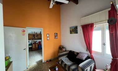 VENTA DE CHALET COLONIAL 3 AMBIENTES AL FRENTE SOBRE LOTE DE 260 M²