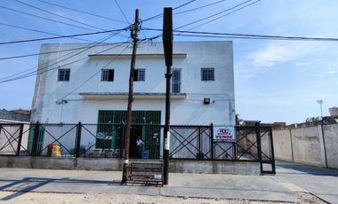 VENTA DE EXCELENTE LOCAL CON VIVIENDA - DEPOSITO - LOTE DE 600 M² - 530 M² CONSTRUIDOS