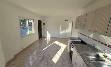 ALQUILER DE DEPARTAMENTO 2 AMBIENTES EN MONTE GRANDE - MODERNO - SINCOCHERA