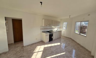 ALQUILER DE DEPARTAMENTO 2 AMBIENTES EN MONTE GRANDE - MODERNO - SINCOCHERA