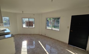 ALQUILER DE DEPARTAMENTO 2 AMBIENTES EN MONTE GRANDE - MODERNO - SINCOCHERA