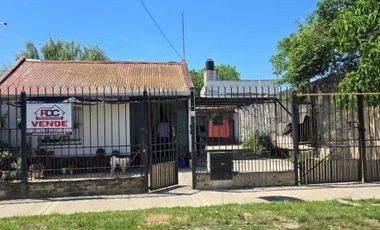 INMUEBLE COMPUESTO POR 2 CASAS - IDEAL RENTA