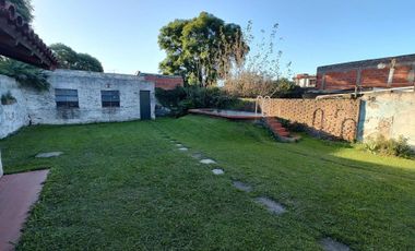 VENTA DE CHALET 4 AMBIENTES CON PILETA - LOTE DE 300 M² - LUIS GUILLÓN