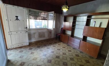 VENTA DE CHALET 4 AMBIENTES CON PILETA - LOTE DE 300 M² - LUIS GUILLÓN