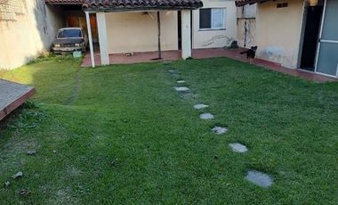 VENTA DE CHALET 4 AMBIENTES CON PILETA - LOTE DE 300 M² - LUIS GUILLÓN