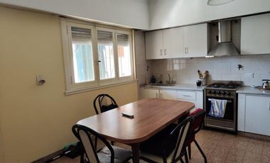 VENTA DE CASA MÁS LOCAL COMERCIAL Y COCHERA - VENTA EN BLOCK - MONTE GRANDE CENTRO