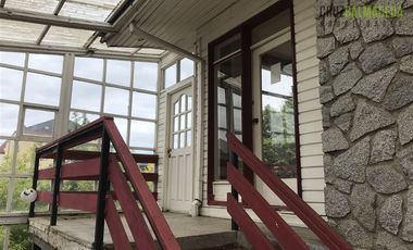 Casa en Arriendo en Amplia casa de 342 m2 con dpto subterráneo a pasos del centro