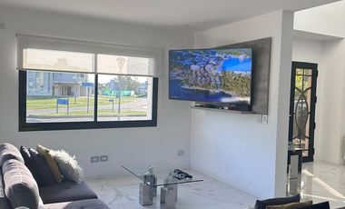CASA EN ALQUILER ANUAL 6 AMB - C/ PILETA - EN BARRIO PRIVADO TERRALAGOS - CANNING