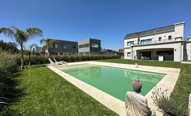 CASA EN ALQUILER ANUAL 6 AMB - C/ PILETA - EN BARRIO PRIVADO TERRALAGOS - CANNING