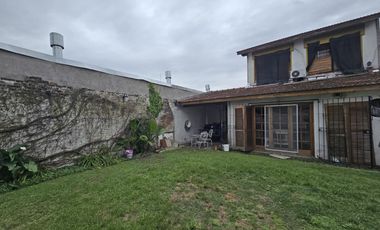 VENTA CASA 4 AMBIENTES EN VILLA ADELINA