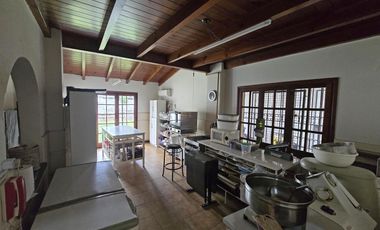 VENTA CASA 4 AMBIENTES EN VILLA ADELINA