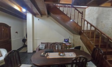 VENTA CASA 4 AMBIENTES EN VILLA ADELINA
