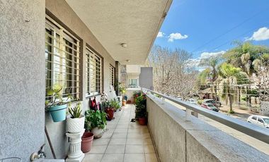 DEPARTAMENTO IMPECABLE ESTADO 4 AMBIENTES, COCHERA DOBLE, BALCON Y AMENITIES